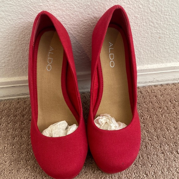 Used them only once at the house.  It is basically new, very comfortable. - Picture 1 of 6